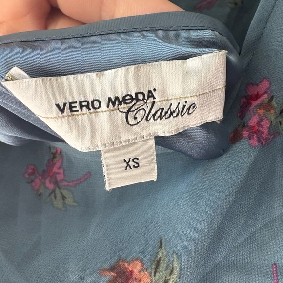 Vera moda size xs Floral Blue Midi Dress, silky lining, Pleated skirt - Picture 4 of 6